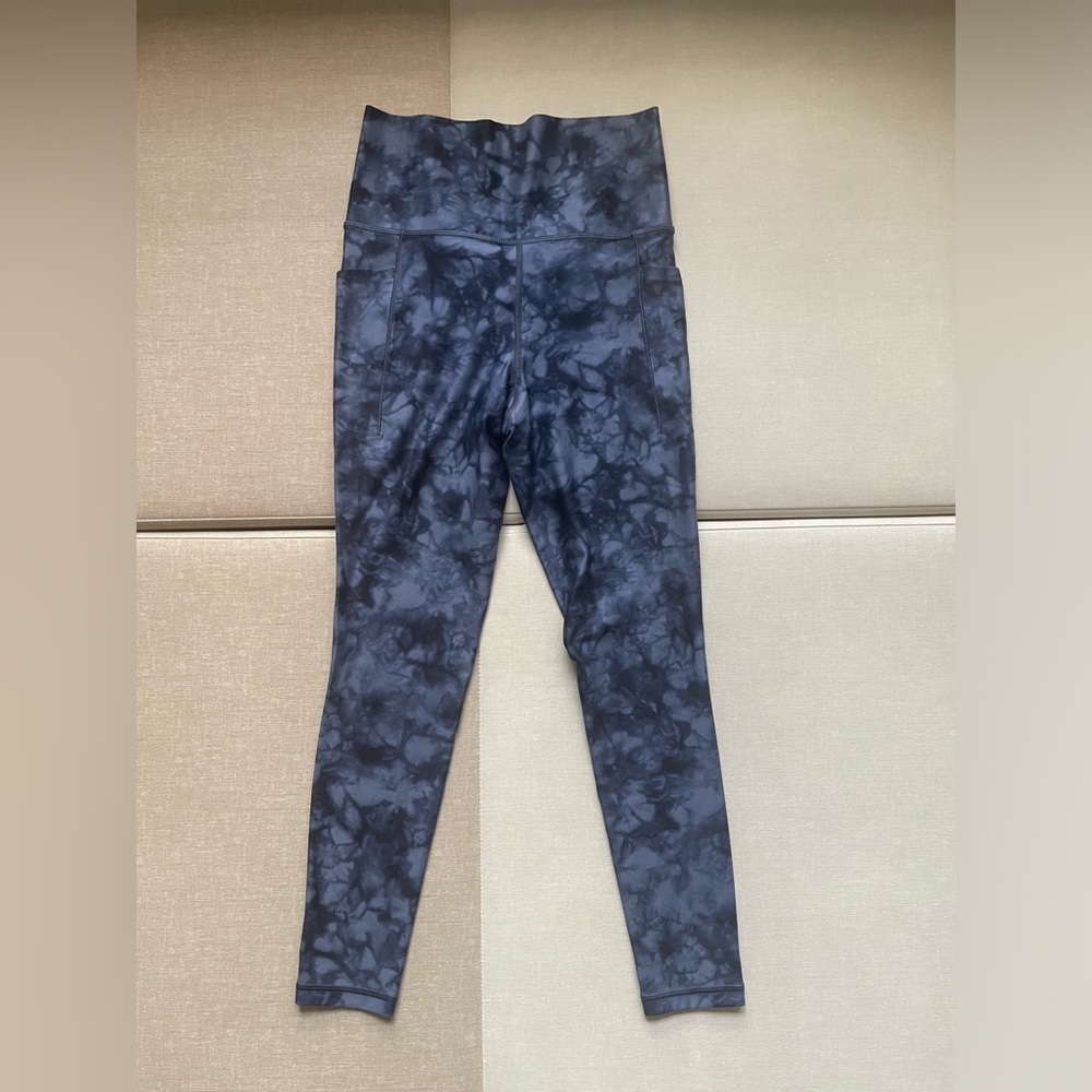 Athleta Salutation Stash Pocket II 7/8 Tight